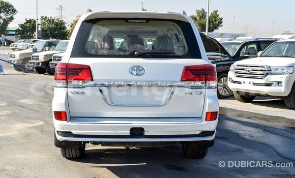 Acheter Import Voiture Toyota Land Cruiser Blanc à Import - Dubai, Hhohho Acheter Import Voiture Toyota Land Cruiser Blanc à Import - Dubai, Hhohho