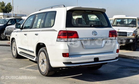 Acheter Import Voiture Toyota Land Cruiser Blanc à Import - Dubai, Hhohho Acheter Import Voiture Toyota Land Cruiser Blanc à Import - Dubai, Hhohho