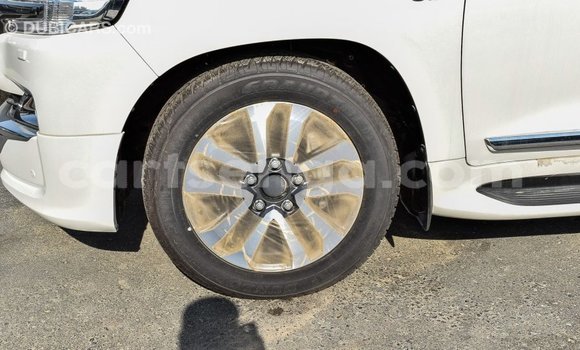 Acheter Import Voiture Toyota Land Cruiser Blanc à Import - Dubai, Hhohho Acheter Import Voiture Toyota Land Cruiser Blanc à Import - Dubai, Hhohho