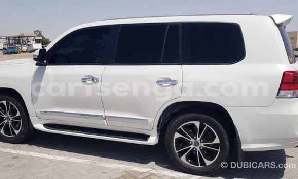 Buy Import Toyota Land Cruiser White Car in Import - Dubai in Hhohho Buy Import Toyota Land Cruiser White Car in Import - Dubai in Hhohho