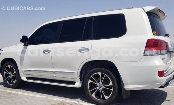 Buy Import Toyota Land Cruiser White Car in Import - Dubai in Hhohho Buy Import Toyota Land Cruiser White Car in Import - Dubai in Hhohho