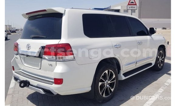 Buy Import Toyota Land Cruiser White Car in Import - Dubai in Hhohho Buy Import Toyota Land Cruiser White Car in Import - Dubai in Hhohho