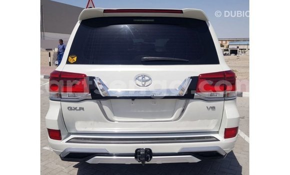 Buy Import Toyota Land Cruiser White Car in Import - Dubai in Hhohho Buy Import Toyota Land Cruiser White Car in Import - Dubai in Hhohho
