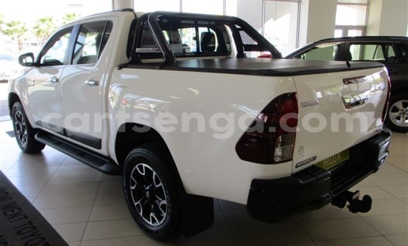 Buy Used Toyota Hilux White Car in Import - Dubai in Hhohho Buy Used Toyota Hilux White Car in Import - Dubai in Hhohho