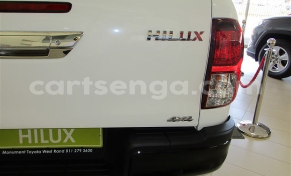 Buy Used Toyota Hilux White Car in Import - Dubai in Hhohho Buy Used Toyota Hilux White Car in Import - Dubai in Hhohho