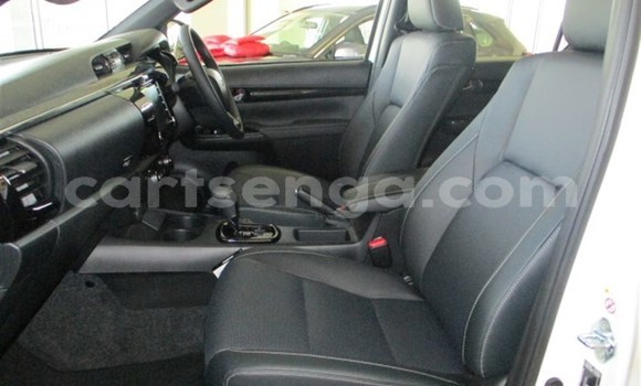 Buy Used Toyota Hilux White Car in Import - Dubai in Hhohho Buy Used Toyota Hilux White Car in Import - Dubai in Hhohho