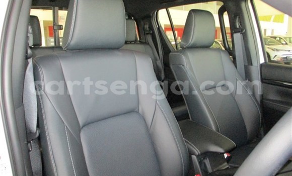 Buy Used Toyota Hilux White Car in Import - Dubai in Hhohho Buy Used Toyota Hilux White Car in Import - Dubai in Hhohho