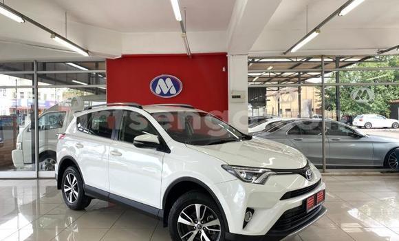 Nunua Ilio tumika Toyota RAV4 White Gari ndani ya Mbabane nchini Manzini Nunua Ilio tumika Toyota RAV4 White Gari ndani ya Mbabane nchini Manzini