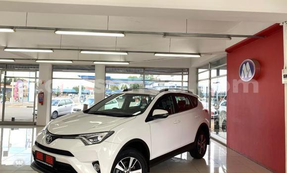 Nunua Ilio tumika Toyota RAV4 White Gari ndani ya Mbabane nchini Manzini Nunua Ilio tumika Toyota RAV4 White Gari ndani ya Mbabane nchini Manzini