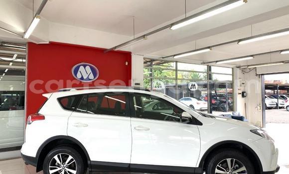 Nunua Ilio tumika Toyota RAV4 White Gari ndani ya Mbabane nchini Manzini Nunua Ilio tumika Toyota RAV4 White Gari ndani ya Mbabane nchini Manzini