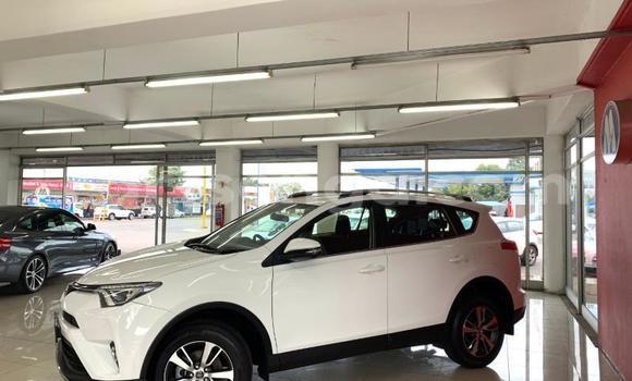 Nunua Ilio tumika Toyota RAV4 White Gari ndani ya Mbabane nchini Manzini Nunua Ilio tumika Toyota RAV4 White Gari ndani ya Mbabane nchini Manzini