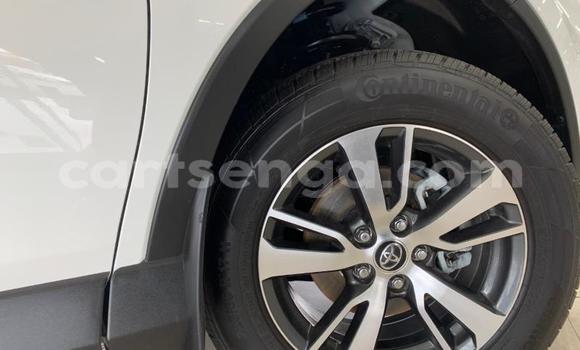 Nunua Ilio tumika Toyota RAV4 White Gari ndani ya Mbabane nchini Manzini Nunua Ilio tumika Toyota RAV4 White Gari ndani ya Mbabane nchini Manzini