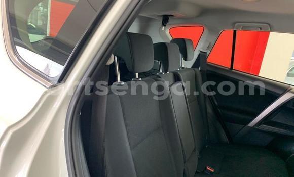 Nunua Ilio tumika Toyota RAV4 White Gari ndani ya Mbabane nchini Manzini Nunua Ilio tumika Toyota RAV4 White Gari ndani ya Mbabane nchini Manzini