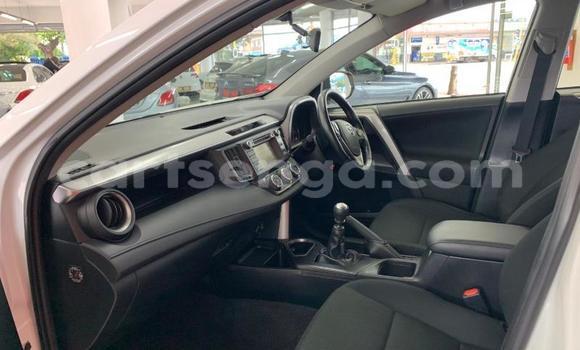 Nunua Ilio tumika Toyota RAV4 White Gari ndani ya Mbabane nchini Manzini Nunua Ilio tumika Toyota RAV4 White Gari ndani ya Mbabane nchini Manzini