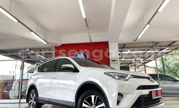Nunua Ilio tumika Toyota RAV4 White Gari ndani ya Mbabane nchini Manzini Nunua Ilio tumika Toyota RAV4 White Gari ndani ya Mbabane nchini Manzini