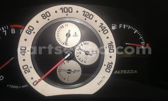 Nunua Ilio tumika Toyota Altezza White Gari ndani ya Manzini nchini Manzini Nunua Ilio tumika Toyota Altezza White Gari ndani ya Manzini nchini Manzini