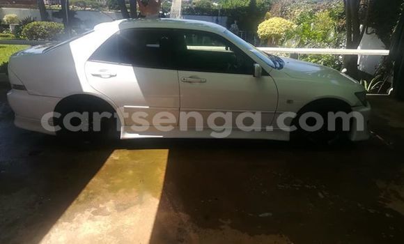 Nunua Ilio tumika Toyota Altezza White Gari ndani ya Manzini nchini Manzini Nunua Ilio tumika Toyota Altezza White Gari ndani ya Manzini nchini Manzini