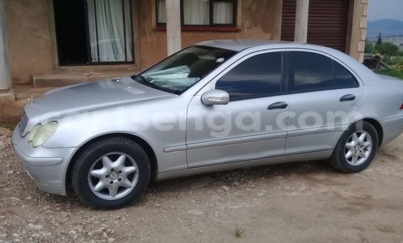 Nunua Ilio tumika Mercedes‒Benz C–Class Silver Gari ndani ya Ngwenya nchini Hhohho Nunua Ilio tumika Mercedes‒Benz C–Class Silver Gari ndani ya Ngwenya nchini Hhohho