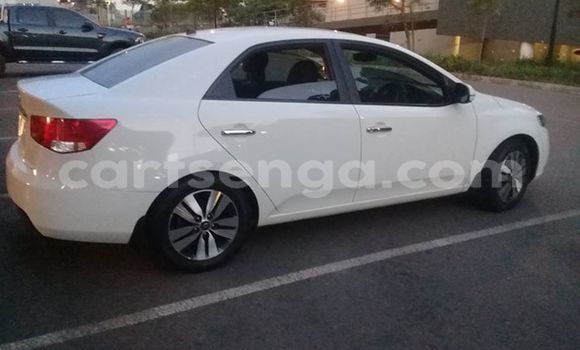 Nunua Ilio tumika Kia Cerato White Gari ndani ya Mbabane nchini Manzini Nunua Ilio tumika Kia Cerato White Gari ndani ya Mbabane nchini Manzini