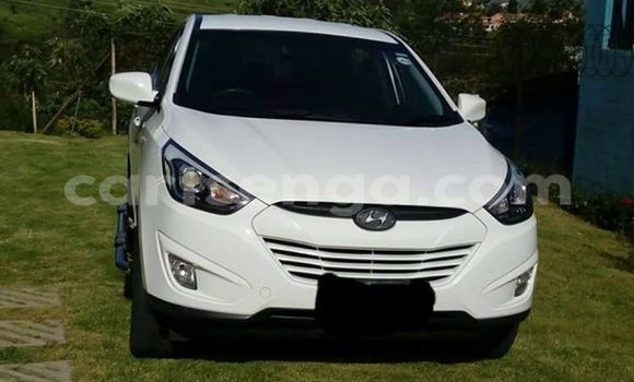 Buy Used Hyundai ix35 White Car in Mbabane in Manzini