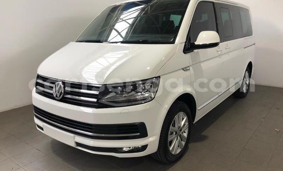 Nunua Ilio tumika Volkswagen Caravelle White Gari ndani ya Ezulwini nchini Hhohho Nunua Ilio tumika Volkswagen Caravelle White Gari ndani ya Ezulwini nchini Hhohho