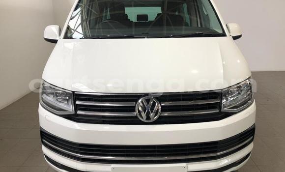 Nunua Ilio tumika Volkswagen Caravelle White Gari ndani ya Ezulwini nchini Hhohho Nunua Ilio tumika Volkswagen Caravelle White Gari ndani ya Ezulwini nchini Hhohho