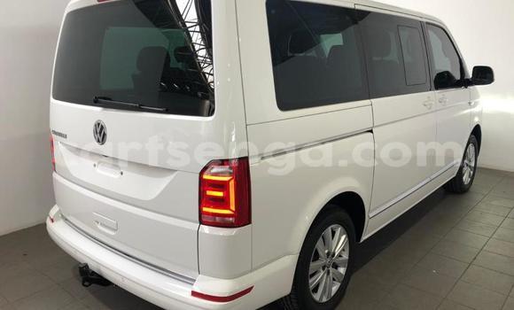 Nunua Ilio tumika Volkswagen Caravelle White Gari ndani ya Ezulwini nchini Hhohho Nunua Ilio tumika Volkswagen Caravelle White Gari ndani ya Ezulwini nchini Hhohho