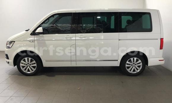 Nunua Ilio tumika Volkswagen Caravelle White Gari ndani ya Ezulwini nchini Hhohho Nunua Ilio tumika Volkswagen Caravelle White Gari ndani ya Ezulwini nchini Hhohho