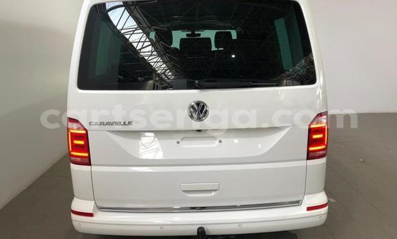 Nunua Ilio tumika Volkswagen Caravelle White Gari ndani ya Ezulwini nchini Hhohho Nunua Ilio tumika Volkswagen Caravelle White Gari ndani ya Ezulwini nchini Hhohho