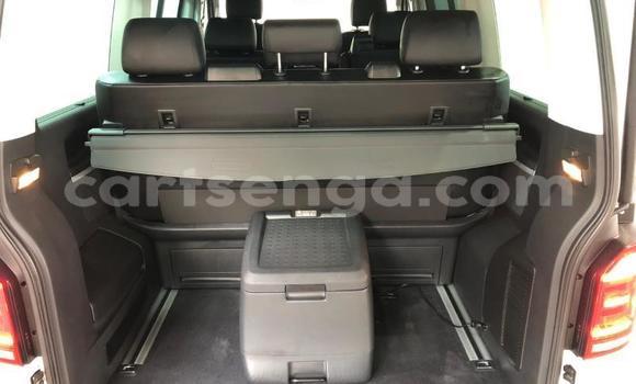 Nunua Ilio tumika Volkswagen Caravelle White Gari ndani ya Ezulwini nchini Hhohho Nunua Ilio tumika Volkswagen Caravelle White Gari ndani ya Ezulwini nchini Hhohho