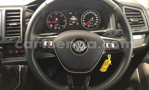 Nunua Ilio tumika Volkswagen Caravelle White Gari ndani ya Ezulwini nchini Hhohho Nunua Ilio tumika Volkswagen Caravelle White Gari ndani ya Ezulwini nchini Hhohho