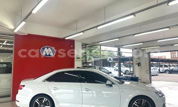Nunua Ilio tumika Audi A4 White Gari ndani ya Mbabane nchini Manzini Nunua Ilio tumika Audi A4 White Gari ndani ya Mbabane nchini Manzini