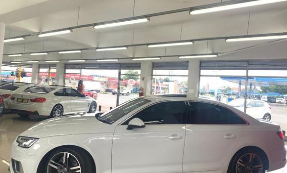 Nunua Ilio tumika Audi A4 White Gari ndani ya Mbabane nchini Manzini Nunua Ilio tumika Audi A4 White Gari ndani ya Mbabane nchini Manzini