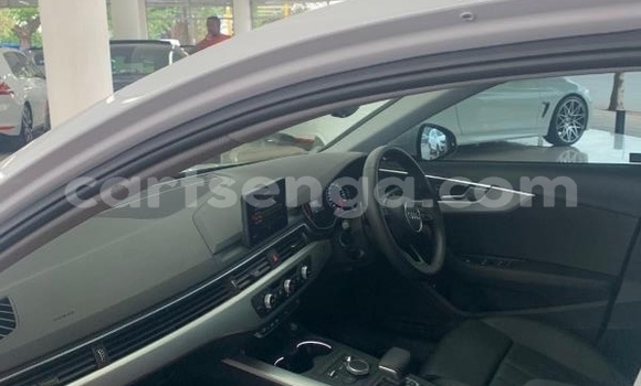 Nunua Ilio tumika Audi A4 White Gari ndani ya Mbabane nchini Manzini Nunua Ilio tumika Audi A4 White Gari ndani ya Mbabane nchini Manzini