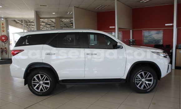 Buy Used Toyota Fortuner White Car in Ezulwini in Hhohho Buy Used Toyota Fortuner White Car in Ezulwini in Hhohho