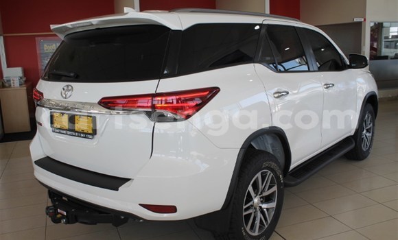 Buy Used Toyota Fortuner White Car in Ezulwini in Hhohho Buy Used Toyota Fortuner White Car in Ezulwini in Hhohho