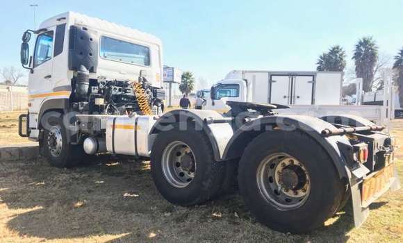 Acheter Occasion Utilitaire Nissan UD Blanc à Import - Dubai, Hhohho Acheter Occasion Utilitaire Nissan UD Blanc à Import - Dubai, Hhohho