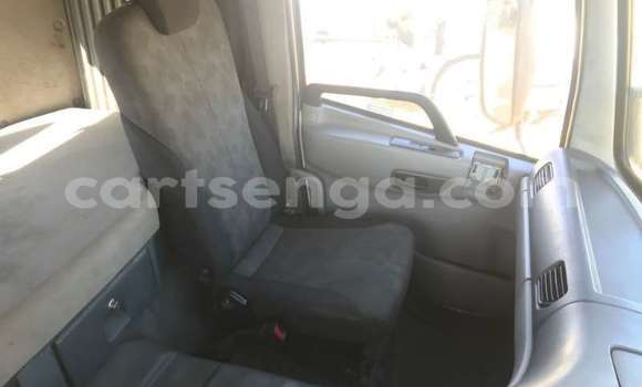 Acheter Occasion Utilitaire Nissan UD Blanc à Import - Dubai, Hhohho Acheter Occasion Utilitaire Nissan UD Blanc à Import - Dubai, Hhohho