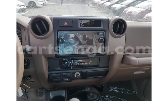 Buy Import Toyota Land Cruiser Beige Car in Import - Dubai in Hhohho Buy Import Toyota Land Cruiser Beige Car in Import - Dubai in Hhohho