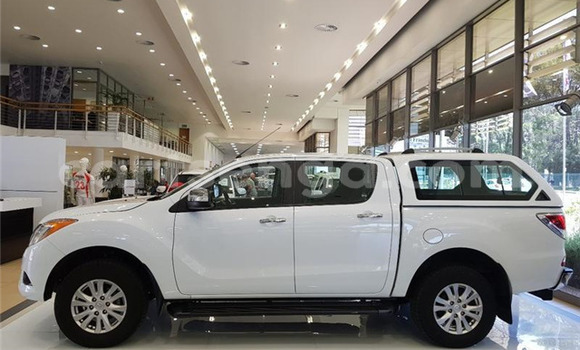Buy Used Mazda BT-50 White Car in Bhunya in Manzini Buy Used Mazda BT-50 White Car in Bhunya in Manzini