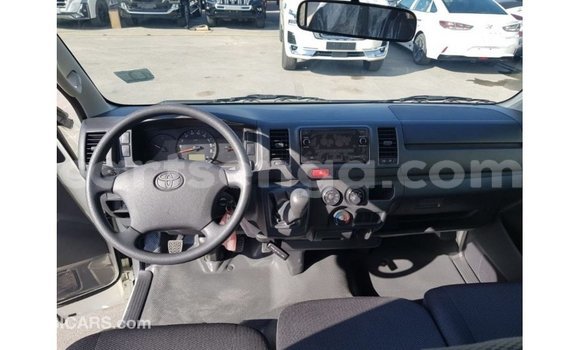 Buy Import Toyota Hiace White Car in Import - Dubai in Hhohho Buy Import Toyota Hiace White Car in Import - Dubai in Hhohho