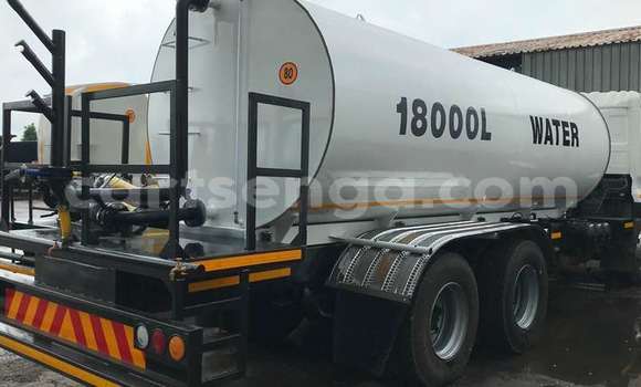 Acheter Occasion Utilitaire Nissan UD Blanc à Ezulwini, Hhohho Acheter Occasion Utilitaire Nissan UD Blanc à Ezulwini, Hhohho