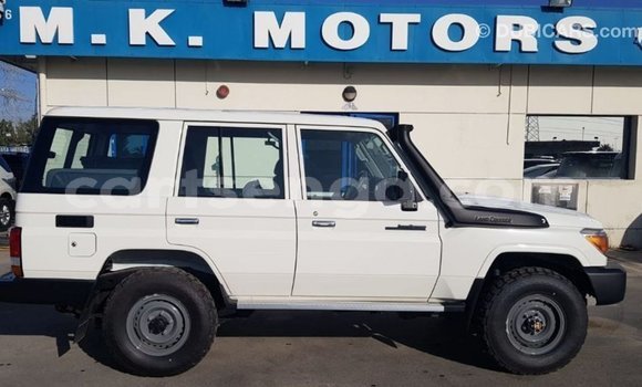 Nunua Imported Toyota Land Cruiser White Gari ndani ya Import - Dubai nchini Hhohho Nunua Imported Toyota Land Cruiser White Gari ndani ya Import - Dubai nchini Hhohho