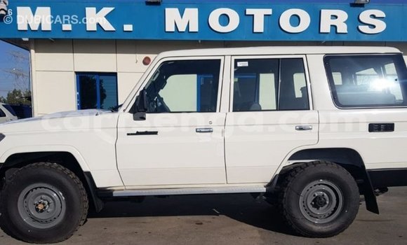 Nunua Imported Toyota Land Cruiser White Gari ndani ya Import - Dubai nchini Hhohho Nunua Imported Toyota Land Cruiser White Gari ndani ya Import - Dubai nchini Hhohho