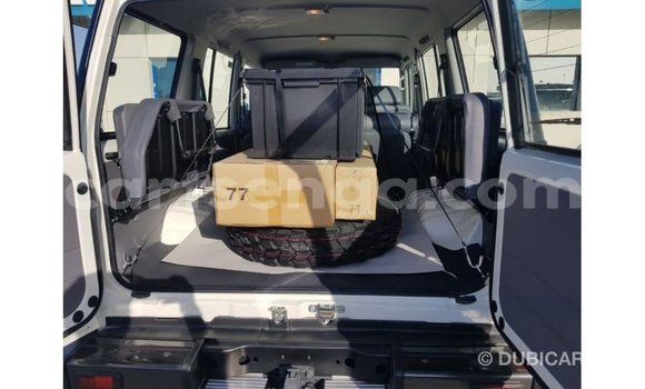 Nunua Imported Toyota Land Cruiser White Gari ndani ya Import - Dubai nchini Hhohho Nunua Imported Toyota Land Cruiser White Gari ndani ya Import - Dubai nchini Hhohho