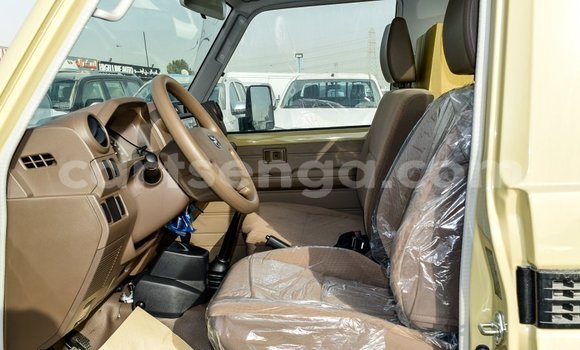 Buy Import Toyota Land Cruiser Beige Car in Import - Dubai in Hhohho Buy Import Toyota Land Cruiser Beige Car in Import - Dubai in Hhohho