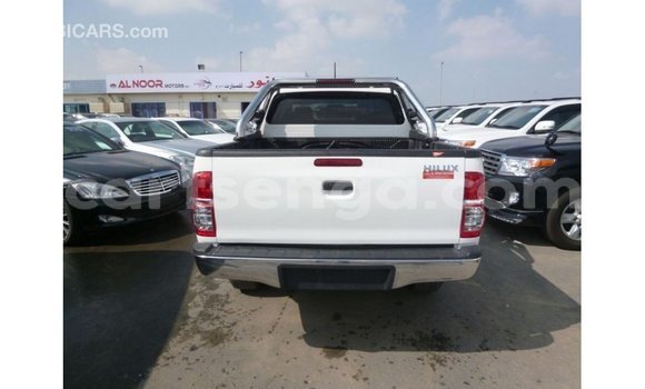Nunua Imported Toyota Hilux White Gari ndani ya Import - Dubai nchini Hhohho Nunua Imported Toyota Hilux White Gari ndani ya Import - Dubai nchini Hhohho