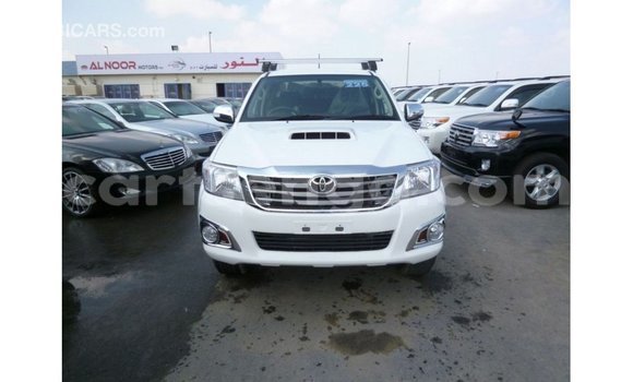 Nunua Imported Toyota Hilux White Gari ndani ya Import - Dubai nchini Hhohho Nunua Imported Toyota Hilux White Gari ndani ya Import - Dubai nchini Hhohho