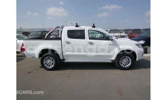 Nunua Imported Toyota Hilux White Gari ndani ya Import - Dubai nchini Hhohho Nunua Imported Toyota Hilux White Gari ndani ya Import - Dubai nchini Hhohho