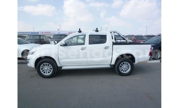Nunua Imported Toyota Hilux White Gari ndani ya Import - Dubai nchini Hhohho Nunua Imported Toyota Hilux White Gari ndani ya Import - Dubai nchini Hhohho